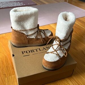 NWT Womans Portland Boot Company Woofie Snow Boots